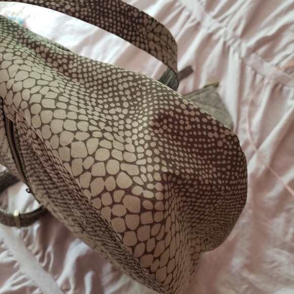 Stylish Travelon Anti-Theft Snakeskin print bag - Picture 9 of 10